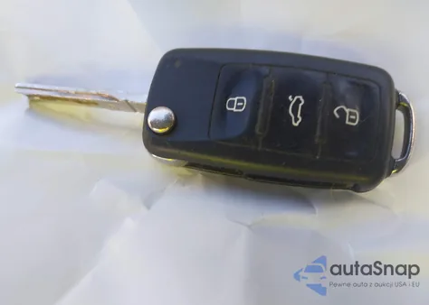 2013 Volkswagen Beetle 2.5L z USA, uszkodzony, nr VIN 3VWJP7AT8DM660482